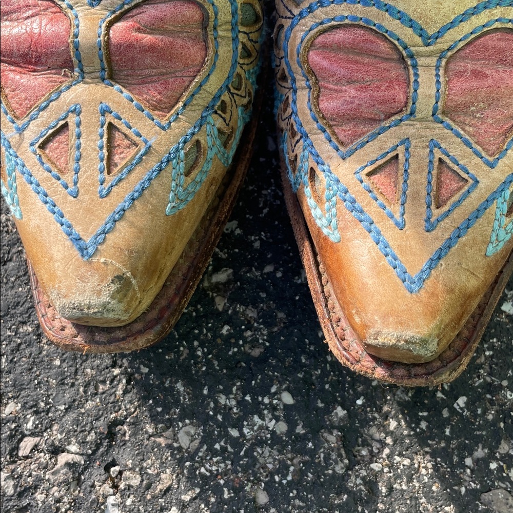 Ariat Stylish Western Boots with Red and Blue Accents - Picture 2 of 11